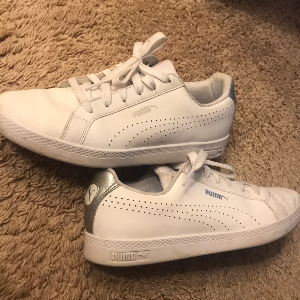 White puma sneakers